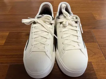 PUMA 화이트 스니커즈