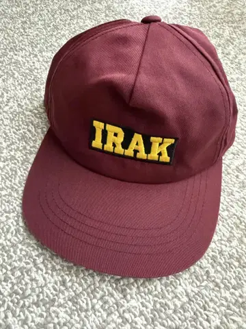 IRAK 로고 캡 버건디