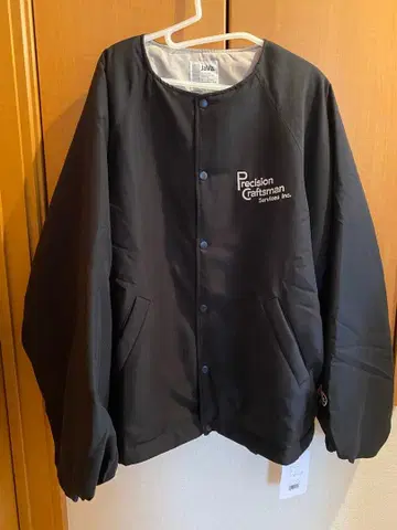 Precision Craftsman 충전솜 버튼 코트 블랙