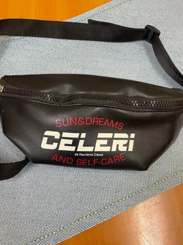 CELERI 바디백 블랙