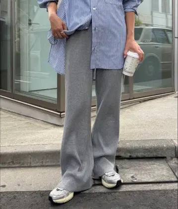 차오패닉 티피 - 3kg 가볍게 보이는 깔끔한 실루엣 리브 팬츠