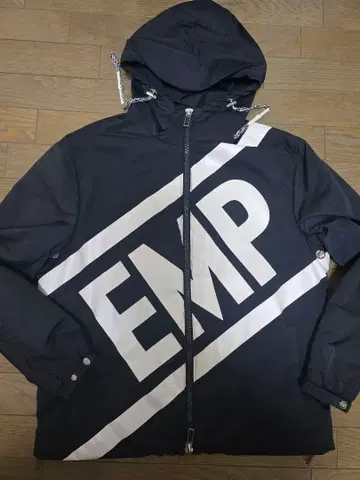 엠포리오 아르마니 나일론 후드티 자켓