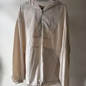 화이트 나일론 자켓 후드 부착