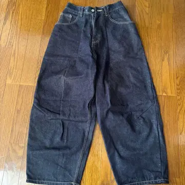 estudio.niksen Raw Denim Balloon Jeans
