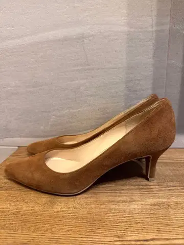 DIANA 카멜 스틸레토 펌프스 22.5