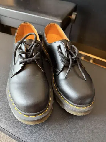 닥터마틴 Dr. Martens 블랙 가죽 통굽 로퍼