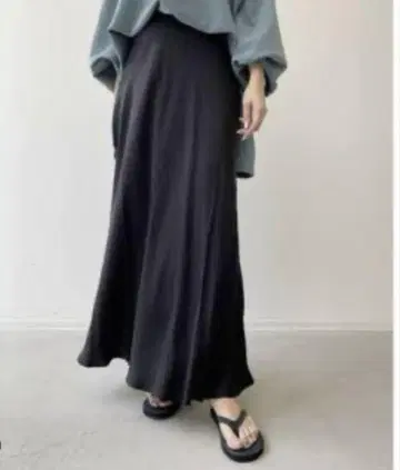 SHAINA MOTE FLARE SKIRT 블랙