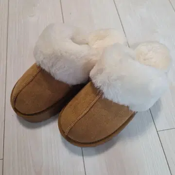 어그 부츠 베이지 스웨이드 퍼