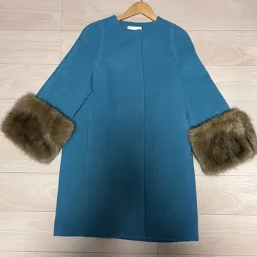 프레이 아이디 퍼 달린 노카라 코쿤 코트 스카이블루 아우터