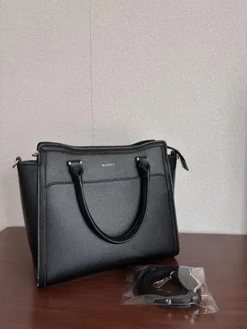MARSLY 플랩 백 이타백 블랙