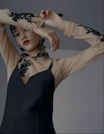 Ameri UND FUR EMBROIDERY SKINTOP