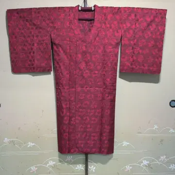 고급 재단 빨간색 계열 꽃무늬 비옷