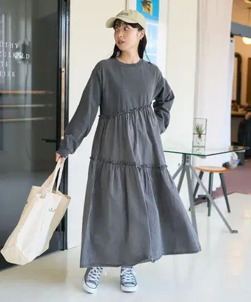 밑단 프릴 피그먼트 롱 슬리브 원피스