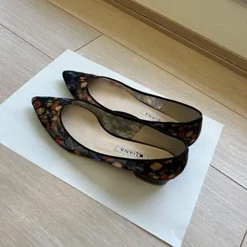 DIANA 블랙 플라워 스틸레토 펌프스 24cm