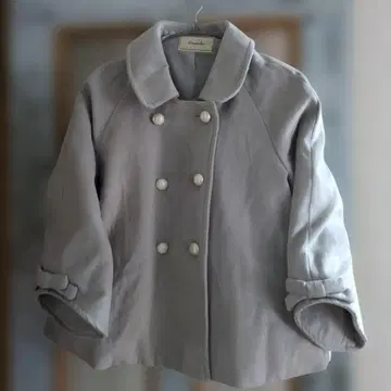 대형 펄 버튼 라이트 그레이 숏 기장 코트