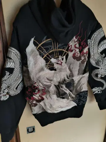 카라쿠리타마시 스카잔 자수