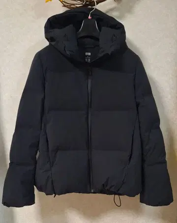 유니클로 블랙 후드 부착 다운 자켓 여성용