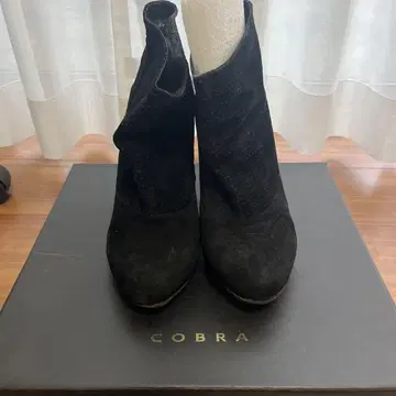 COBRA 블랙 웨지 힐 부츠