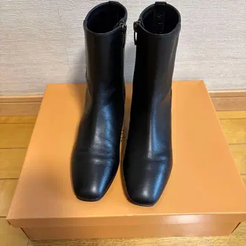 긴자 요시노야 FRESCA 블랙 가죽 중간 힐 부츠 22cm 사이즈
