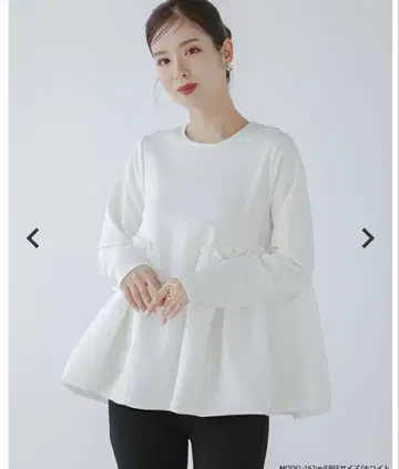 Fit more 핏모어 벌룬 절개 페플럼 상의
