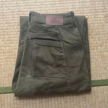 올리브색 와이드 레그 팬츠