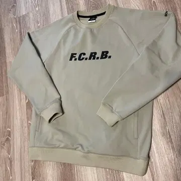 F.C.R.B. 베이지 맨투맨 M 사이즈