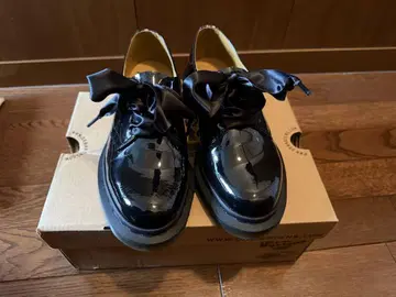 Dr. Martens와 beams 콜라보 블랙 로퍼