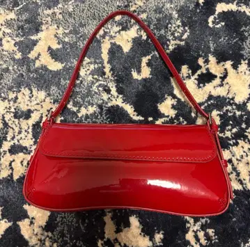 ZARA 에나멜 빨간색 숄더백