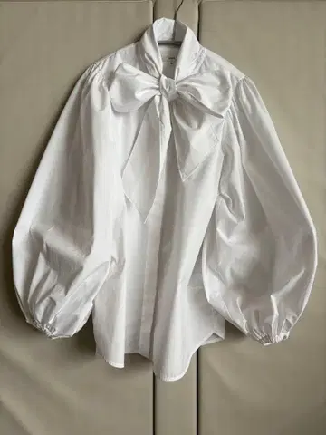 yori 빅 리본 퍼프 슬리브 블라우스 36 구매 시 택 포함