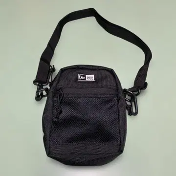 NEW ERA 메쉬 숄더백 블랙