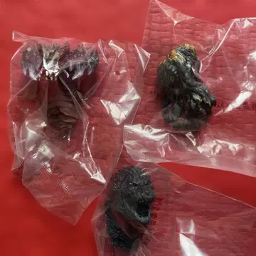 제일복권 고질라 괴수난무 -날뛰는 존재- E상 몬스터 헤드 마그넷