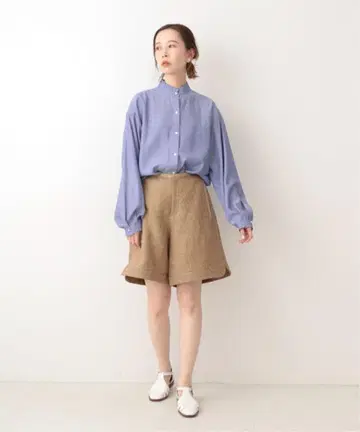이에나 프릴 칼라 블라우스 펄 버튼
