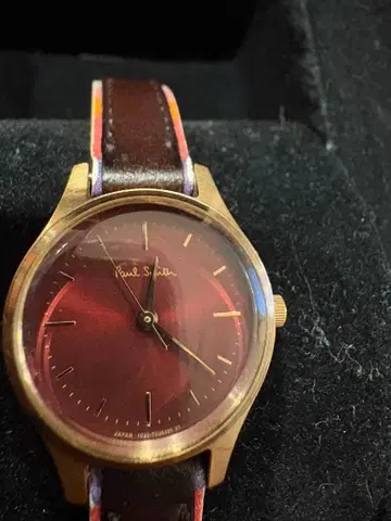 폴 스미스 빨간색 다이얼 손목시계