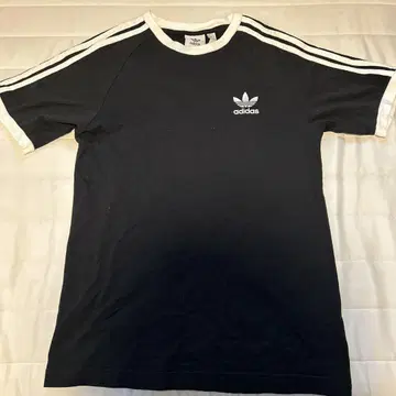 adidas 반팔 T셔츠 M 사이즈 블랙 스트라이프