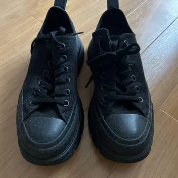 CONVERSE 블랙 통굽 스니커즈