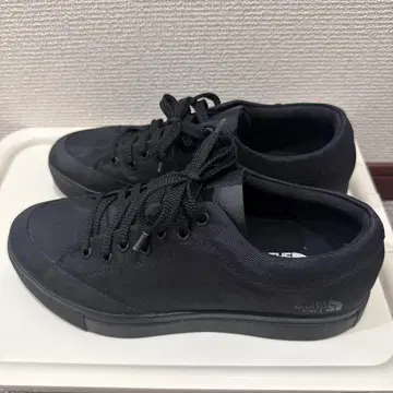 THE NORTH FACE 블랙 스니커즈