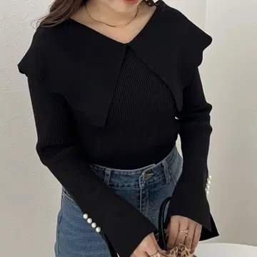 스캘럽 칼라 니트탑