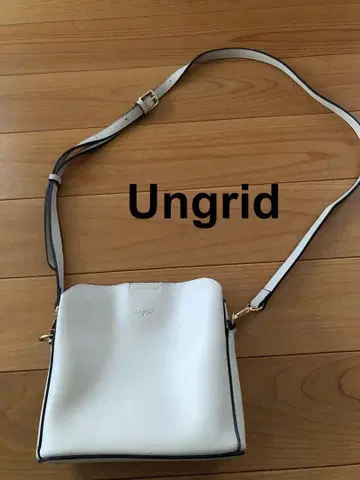 새상품급 Ungrid/언그리드 미니 숄더백