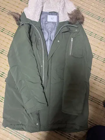 EDFICE 417 올리브 그린 모즈 코트