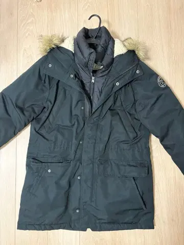 Abercrombie & Fitch 블랙 다운 자켓 M 사이즈