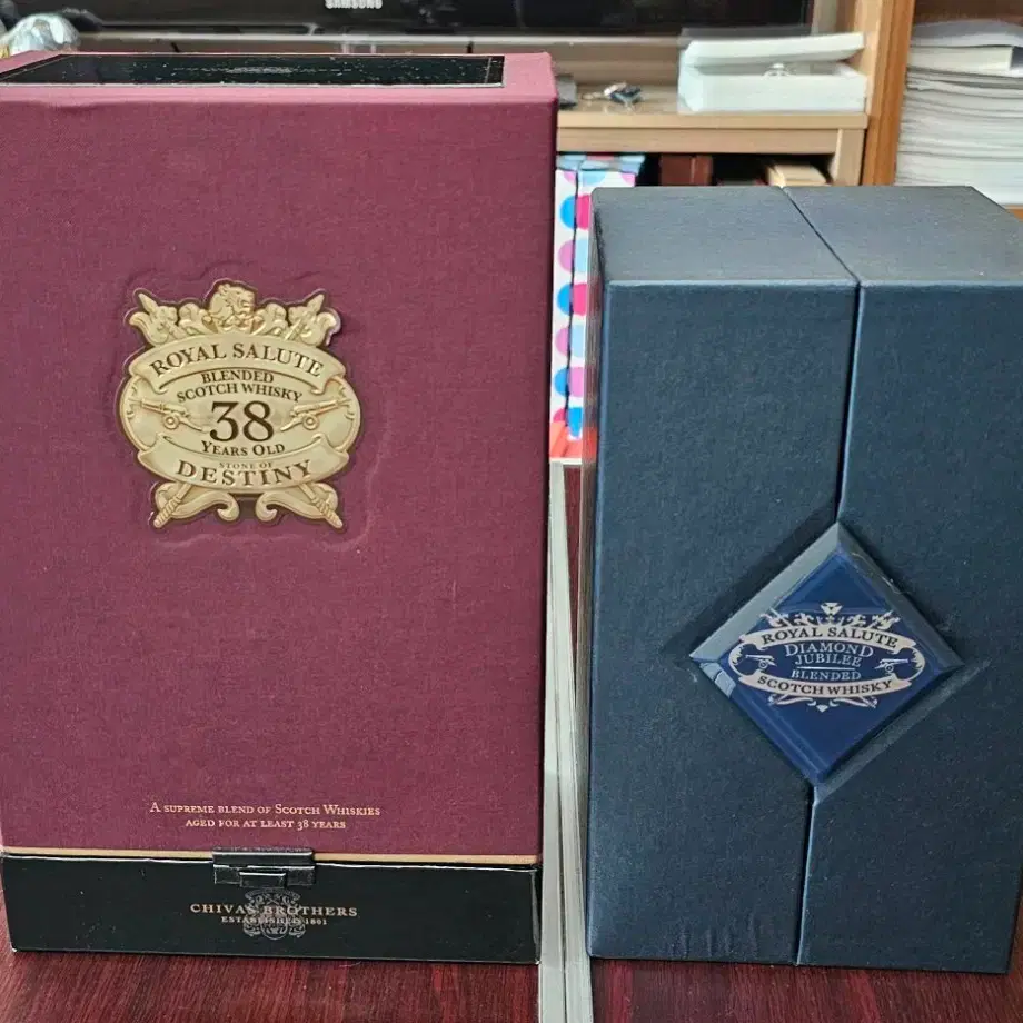 로얄살루트 38년 700ml와 다이아몬드 쥬빌레 공병(빈병)과 케이스 입
