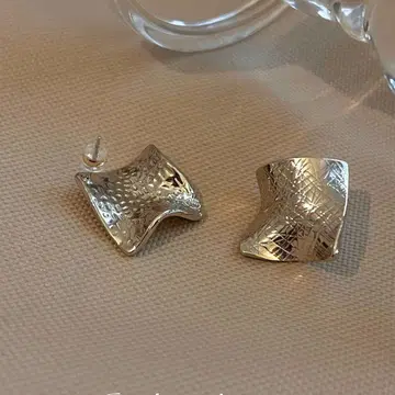 실버 물결 텍스처 귀걸이