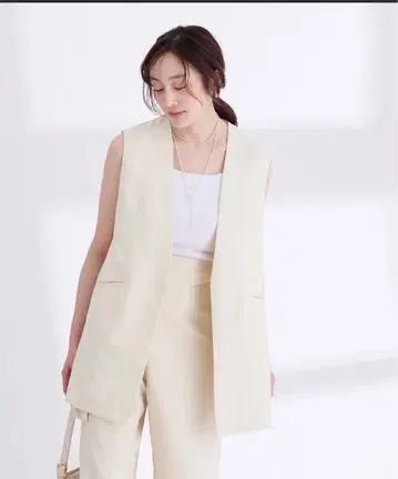 새상품 유어스 린넨 라이크 V넥 노카라 베스트