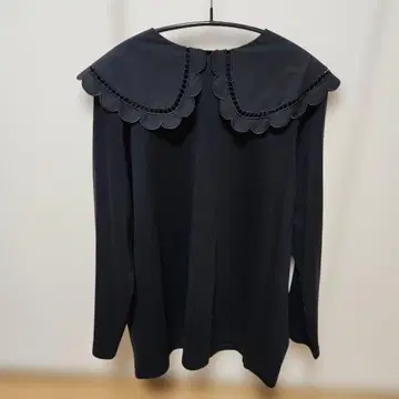 yori 스캘럽 칼라 롱Tee 블랙