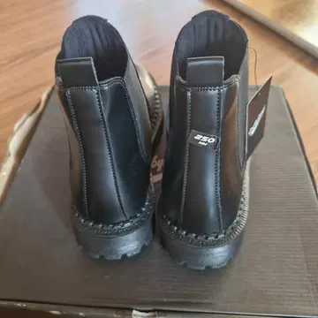 무신사 BSQT BY CLASSY 비에스큐티 바이클래시 요나스 첼시 부츠