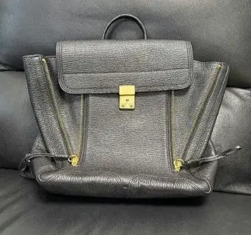 필립 블랙 가죽 백팩 골드 금장 장식 포함