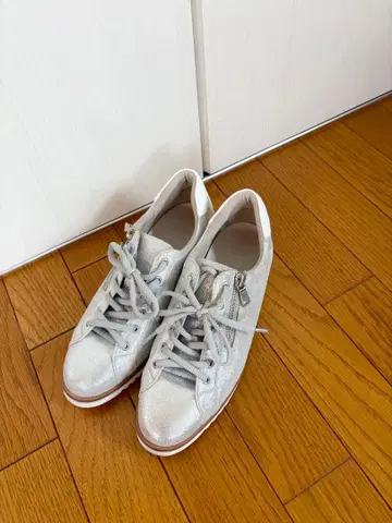 도미닉 3 도미닉 바 스니커즈