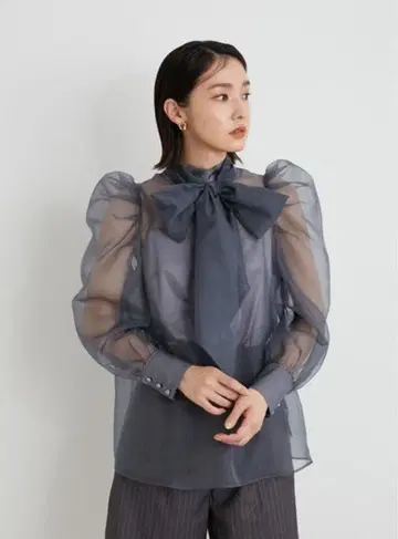 릴리 브라운 리본 포함 블라우스