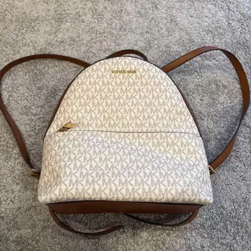 마이클코어스 백팩