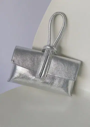 MILLELA FIRENZE 메탈릭 루프 핸드백
